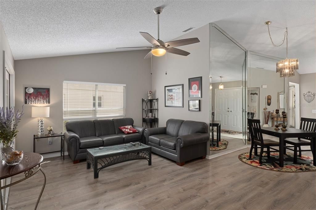 Active With Contract: $239,900 (2 beds, 2 baths, 1201 Square Feet)