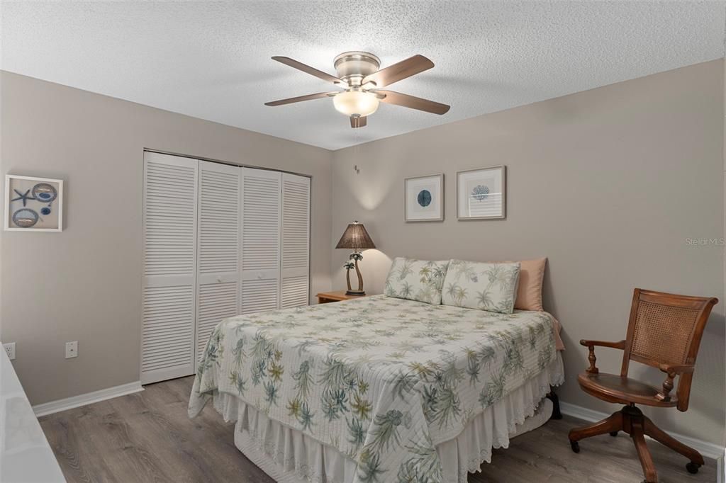 Active With Contract: $239,900 (2 beds, 2 baths, 1201 Square Feet)