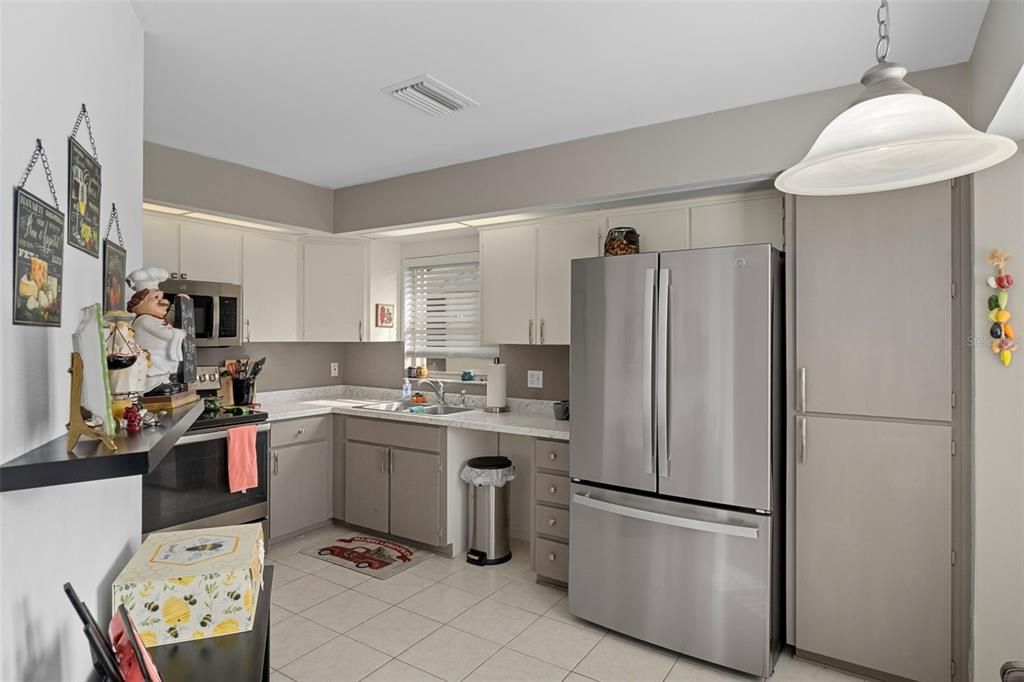 Active With Contract: $239,900 (2 beds, 2 baths, 1201 Square Feet)