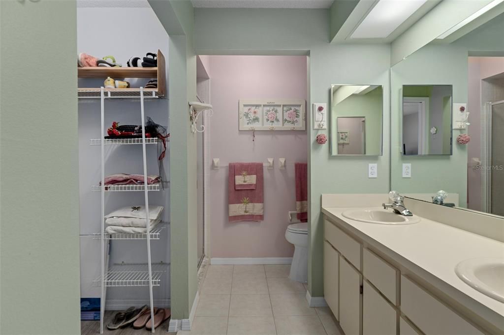 Active With Contract: $239,900 (2 beds, 2 baths, 1201 Square Feet)