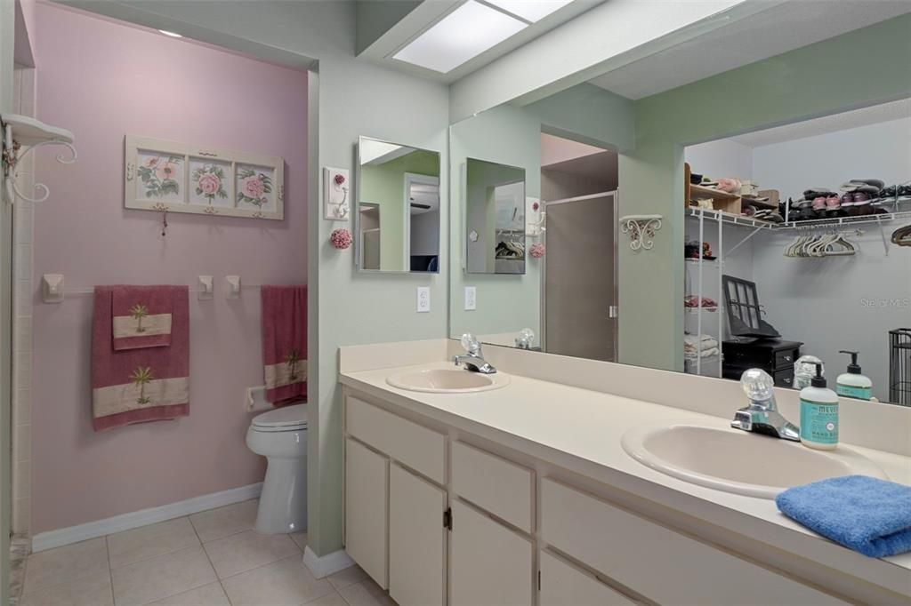 Active With Contract: $239,900 (2 beds, 2 baths, 1201 Square Feet)