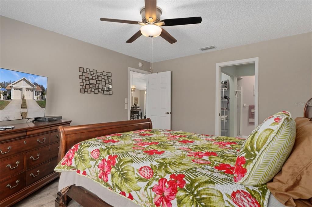 Active With Contract: $239,900 (2 beds, 2 baths, 1201 Square Feet)