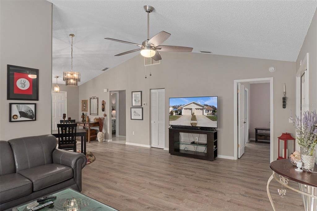 Active With Contract: $239,900 (2 beds, 2 baths, 1201 Square Feet)