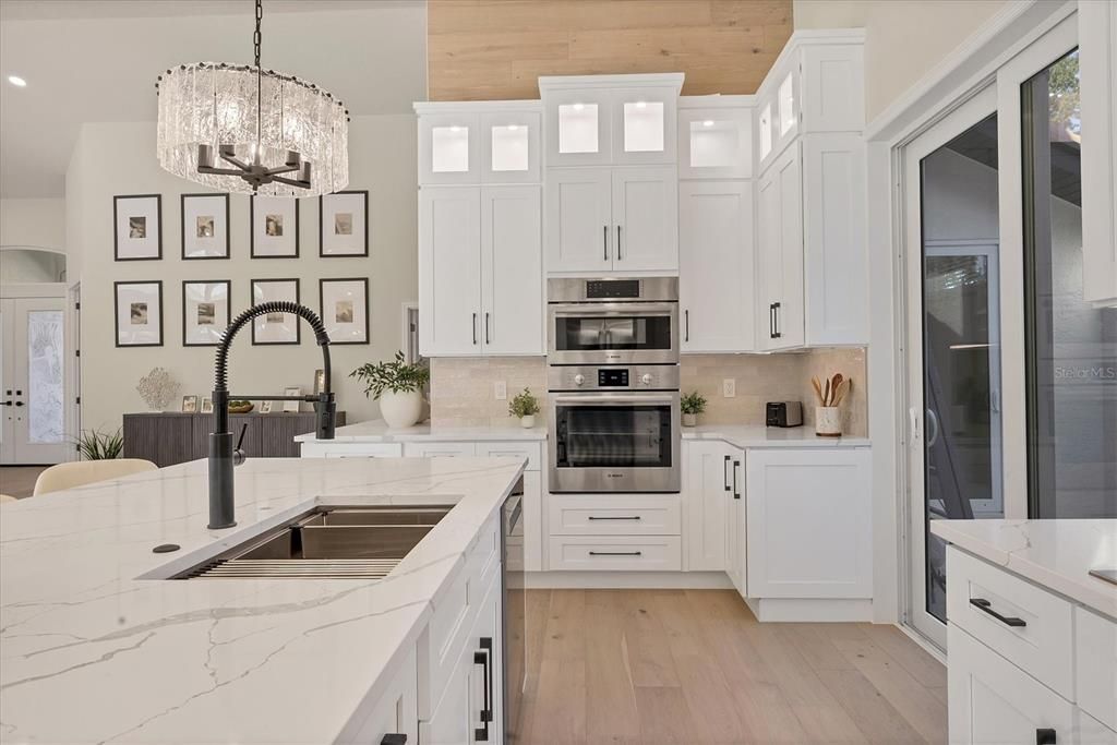 En Venta: $1,699,000 (4 camas, 2 baños, 2561 Pies cuadrados)