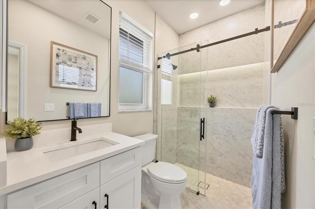 En Venta: $1,699,000 (4 camas, 2 baños, 2561 Pies cuadrados)