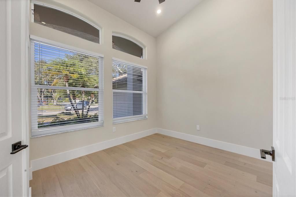 En Venta: $1,699,000 (4 camas, 2 baños, 2561 Pies cuadrados)