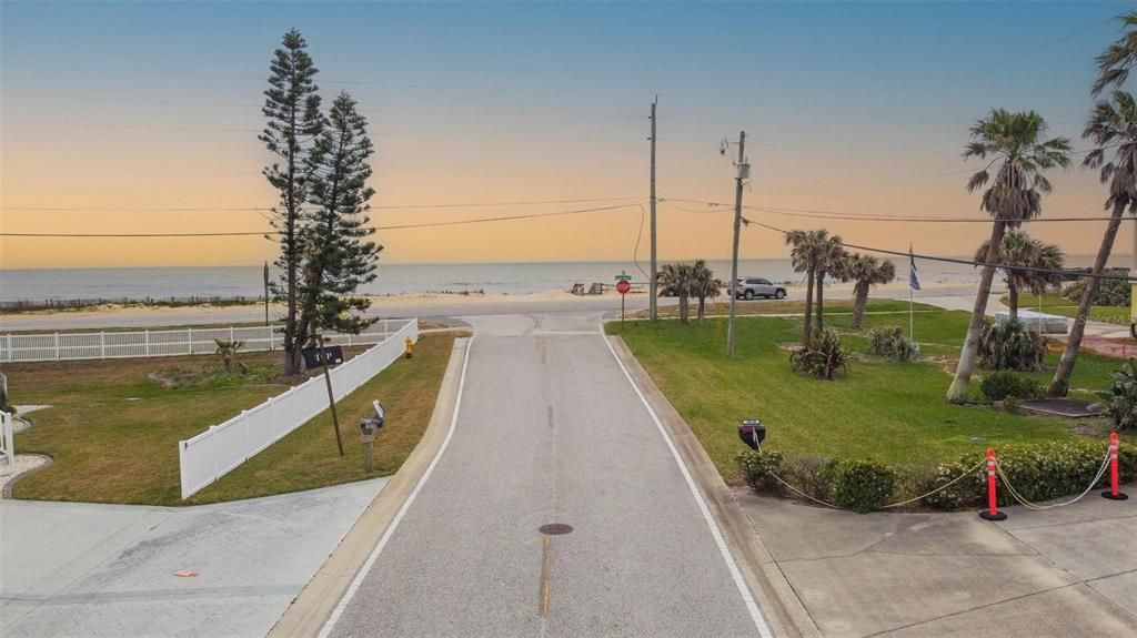 На продажу: $240,000 (0.14 acres)