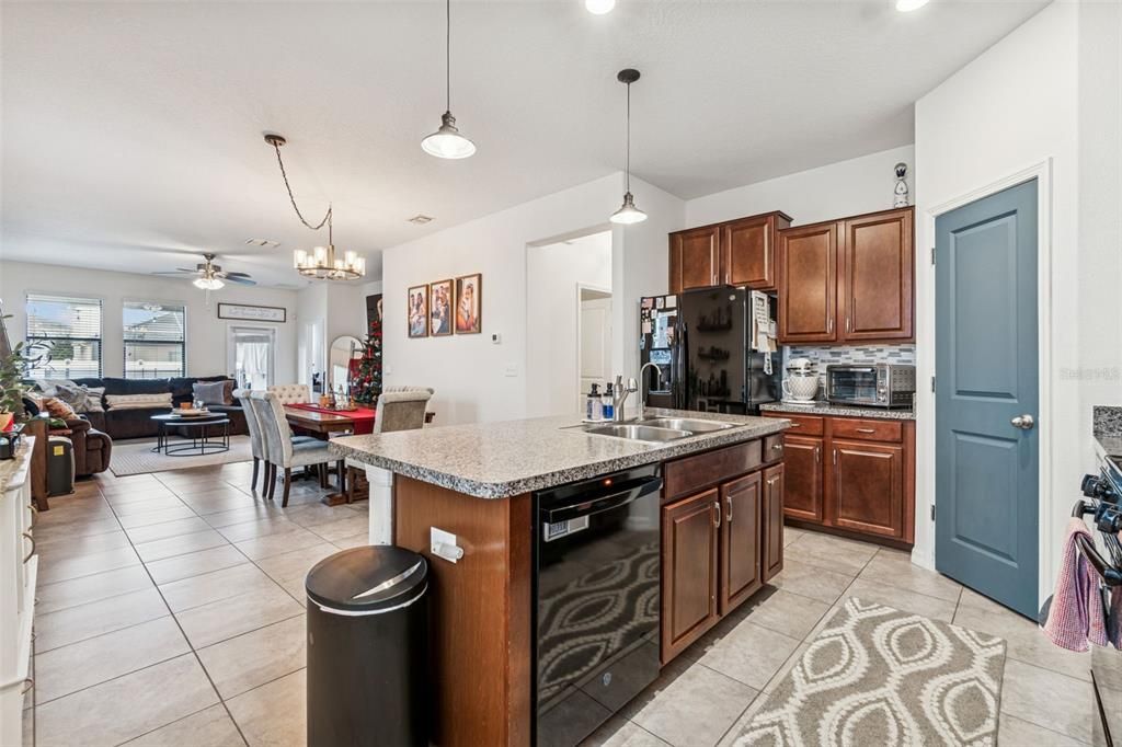 For Rent: $2,700 (3 beds, 2 baths, 1506 Square Feet)