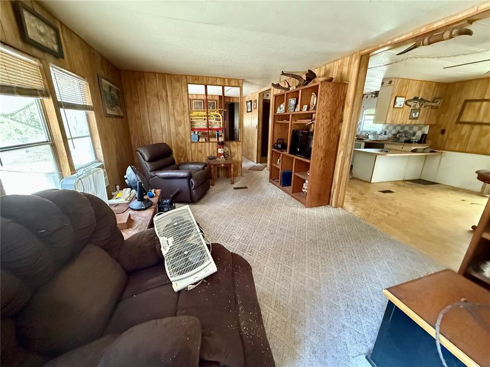 Под контрактом: $80,000 (3 спален, 2 ванн, 1288 Квадратных фут)