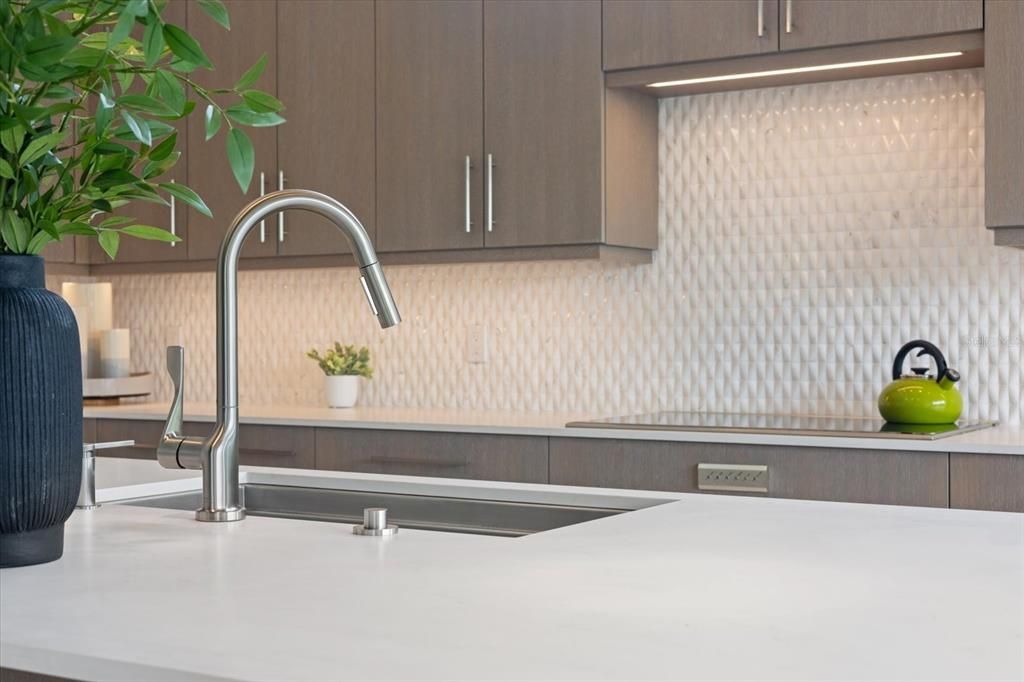 На продажу: $6,923,000 (7 спален, 6 ванн, 5214 Квадратных фут)