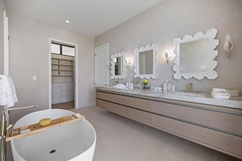 На продажу: $6,923,000 (7 спален, 6 ванн, 5214 Квадратных фут)