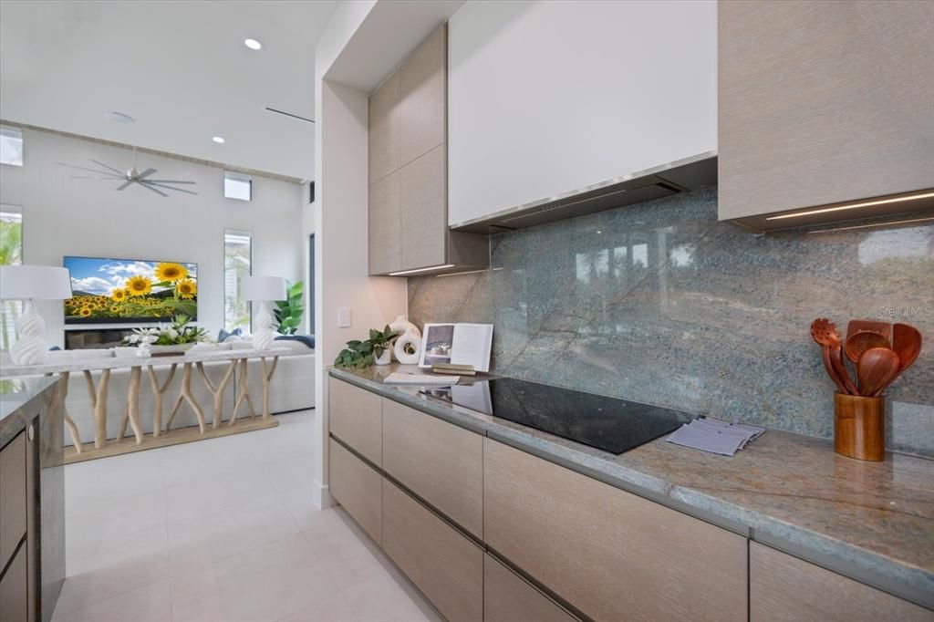 На продажу: $6,923,000 (7 спален, 6 ванн, 5214 Квадратных фут)