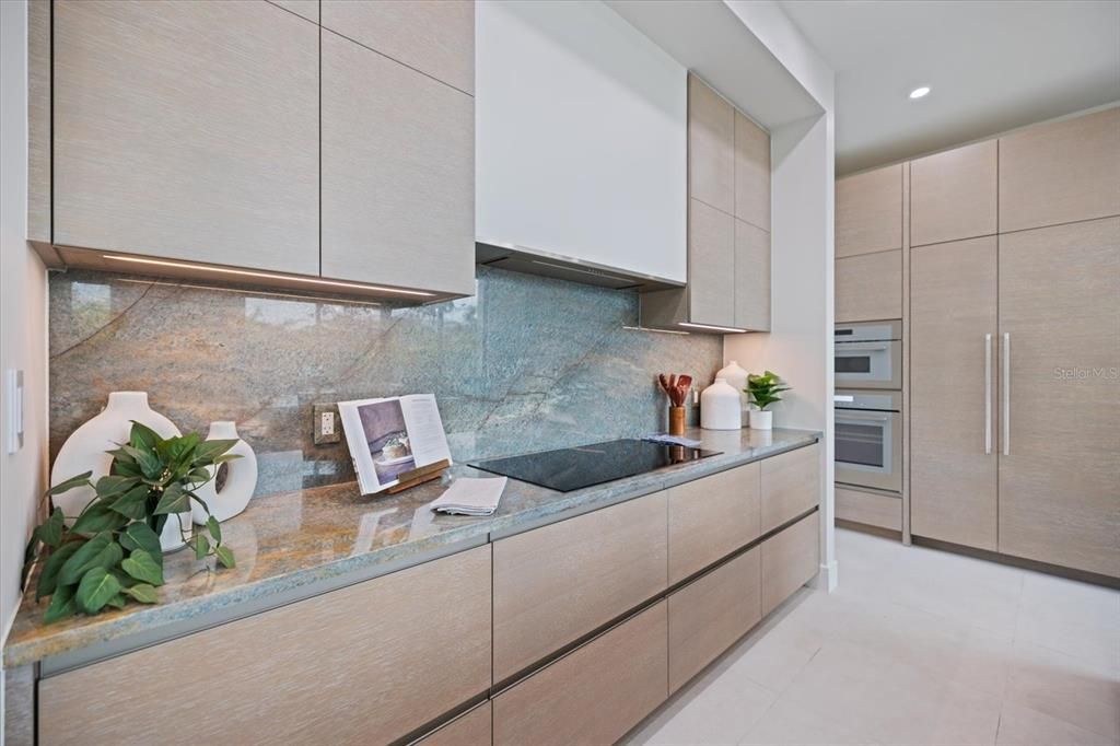 На продажу: $6,923,000 (7 спален, 6 ванн, 5214 Квадратных фут)