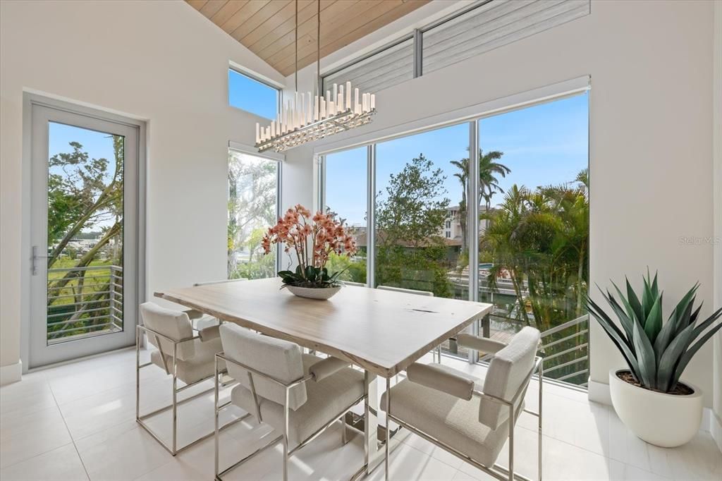 На продажу: $6,923,000 (7 спален, 6 ванн, 5214 Квадратных фут)