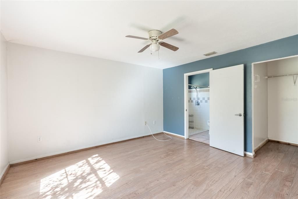 For Sale: $850,000 (5 beds, 4 baths, 3500 Square Feet)