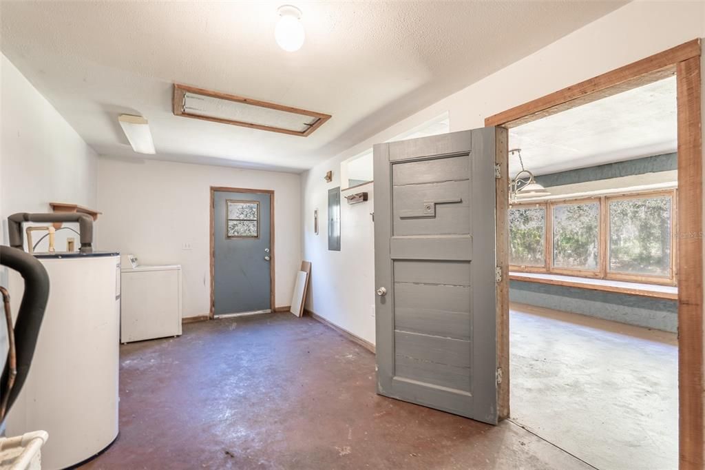 For Sale: $850,000 (5 beds, 4 baths, 3500 Square Feet)