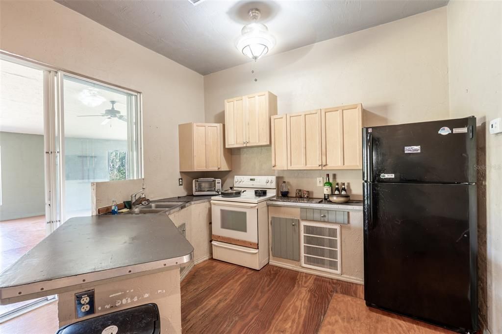 For Sale: $850,000 (5 beds, 4 baths, 3500 Square Feet)