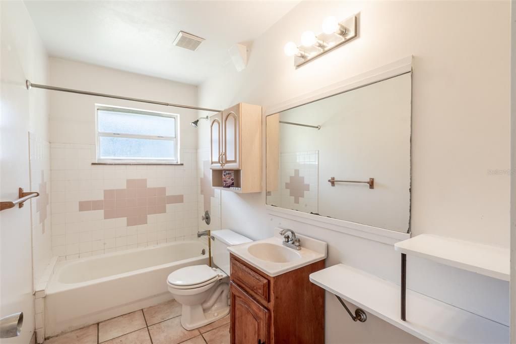 For Sale: $850,000 (5 beds, 4 baths, 3500 Square Feet)