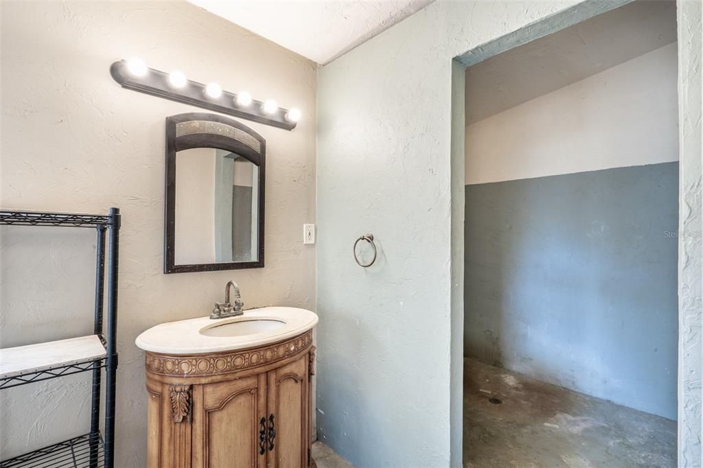 For Sale: $850,000 (5 beds, 4 baths, 3500 Square Feet)