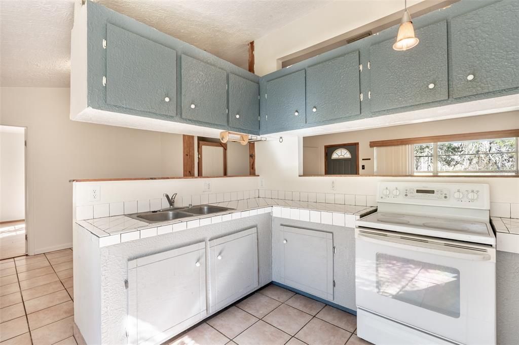 For Sale: $850,000 (5 beds, 4 baths, 3500 Square Feet)