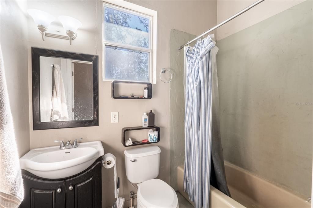 For Sale: $850,000 (5 beds, 4 baths, 3500 Square Feet)