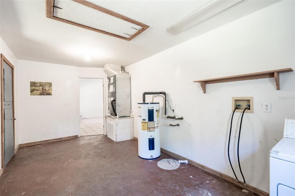 For Sale: $850,000 (5 beds, 4 baths, 3500 Square Feet)