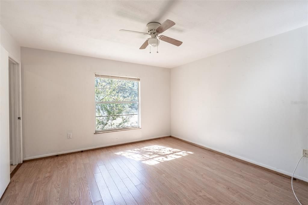 For Sale: $850,000 (5 beds, 4 baths, 3500 Square Feet)