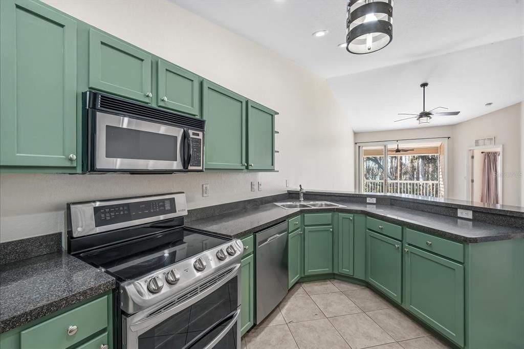 待售: $285,000 (3 贝兹, 2 浴室, 1782 平方英尺)