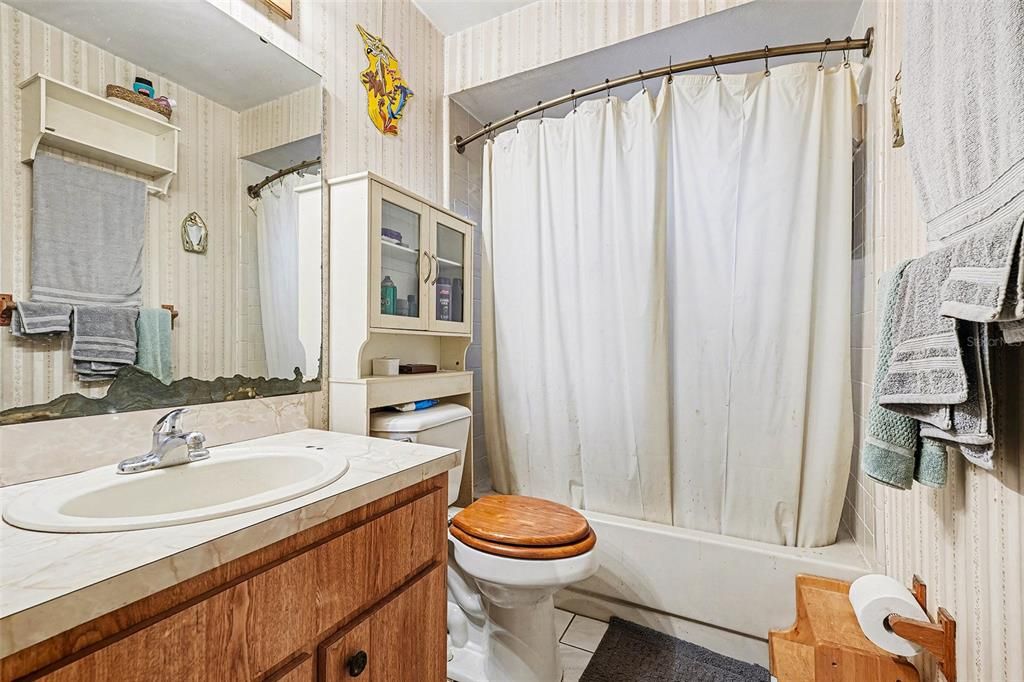 For Sale: $278,000 (3 beds, 2 baths, 1275 Square Feet)