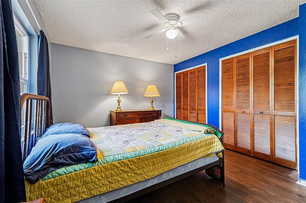 For Sale: $278,000 (3 beds, 2 baths, 1275 Square Feet)