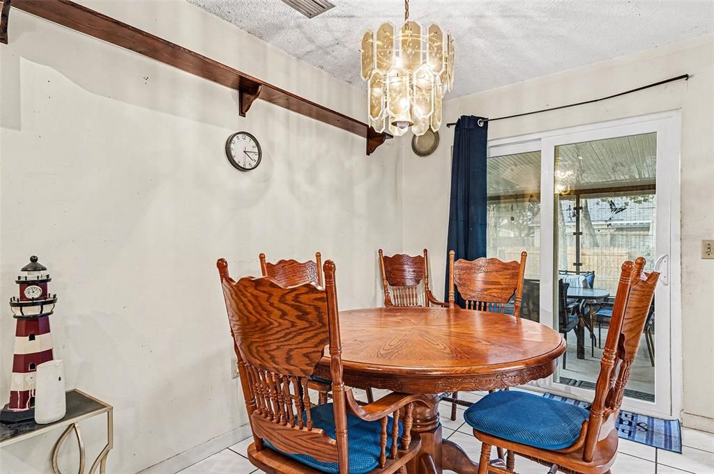 For Sale: $278,000 (3 beds, 2 baths, 1275 Square Feet)