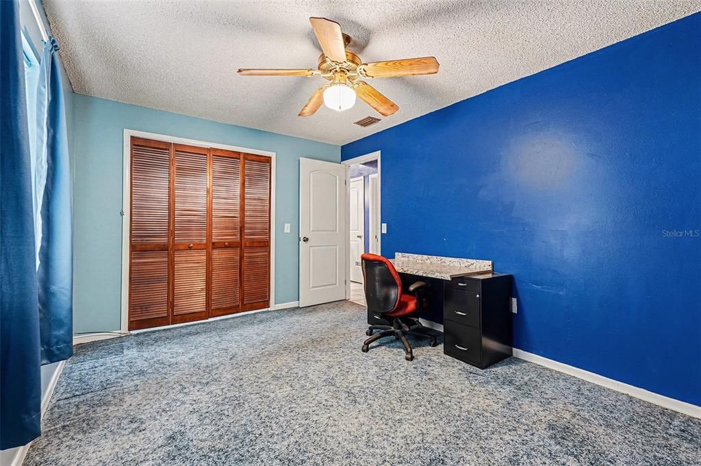 For Sale: $278,000 (3 beds, 2 baths, 1275 Square Feet)