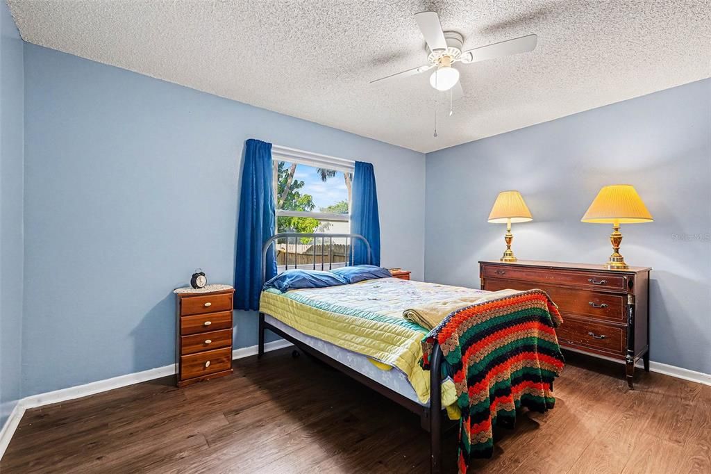 For Sale: $278,000 (3 beds, 2 baths, 1275 Square Feet)