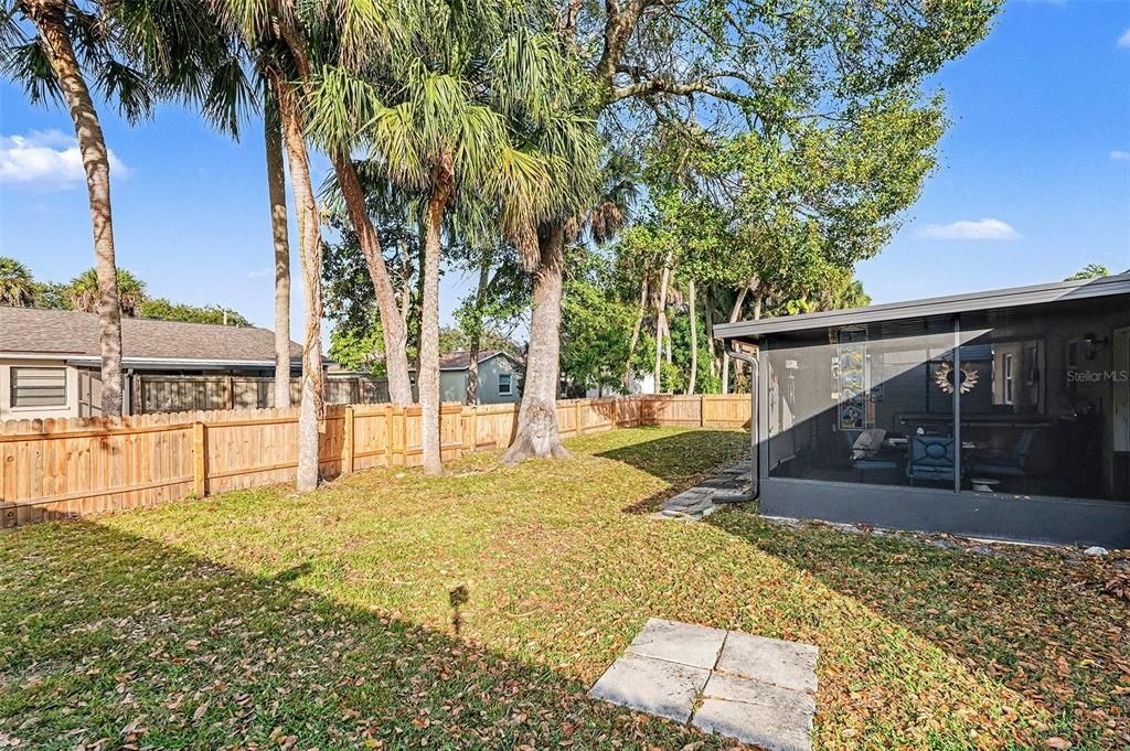 For Sale: $278,000 (3 beds, 2 baths, 1275 Square Feet)