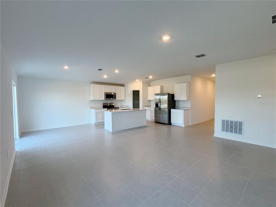 В аренду: $1,950 (4 спален, 2 ванн, 1824 Квадратных фут)