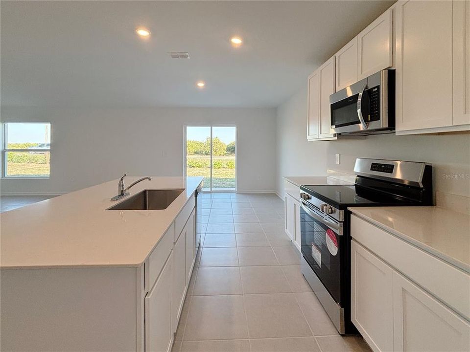 В аренду: $1,950 (4 спален, 2 ванн, 1824 Квадратных фут)