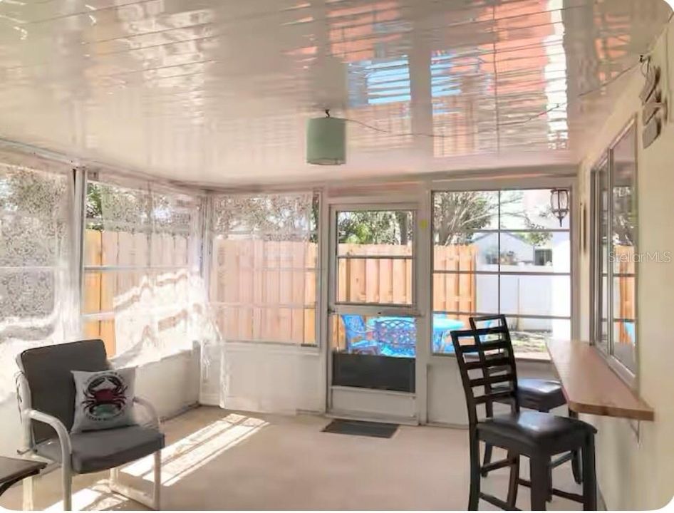 待售: $199,000 (2 贝兹, 2 浴室, 1100 平方英尺)