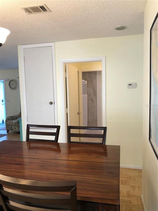 待售: $199,000 (2 贝兹, 2 浴室, 1100 平方英尺)