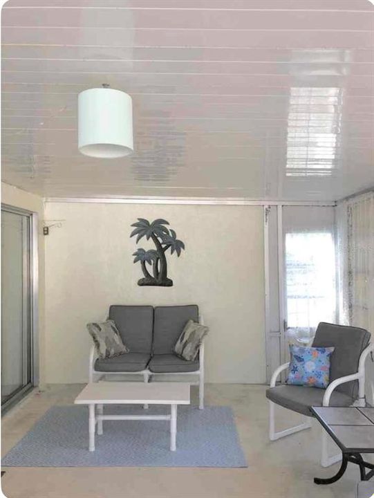 待售: $199,000 (2 贝兹, 2 浴室, 1100 平方英尺)