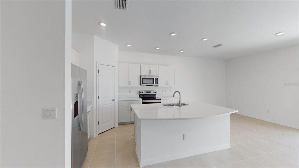 En Renta: $2,300 (3 camas, 2 baños, 1373 Pies cuadrados)