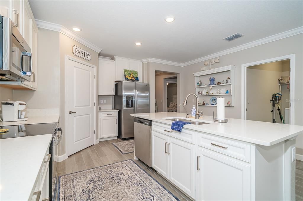 For Sale: $245,000 (2 beds, 2 baths, 1405 Square Feet)