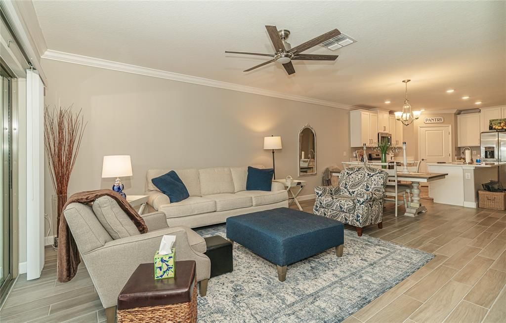 For Sale: $245,000 (2 beds, 2 baths, 1405 Square Feet)