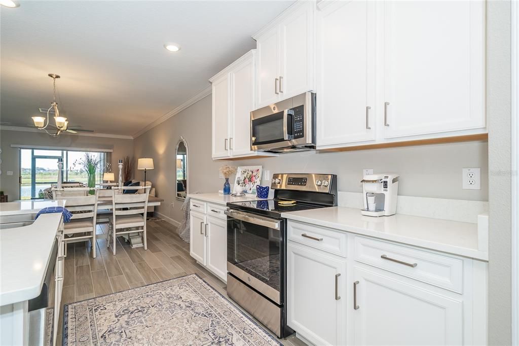 For Sale: $245,000 (2 beds, 2 baths, 1405 Square Feet)