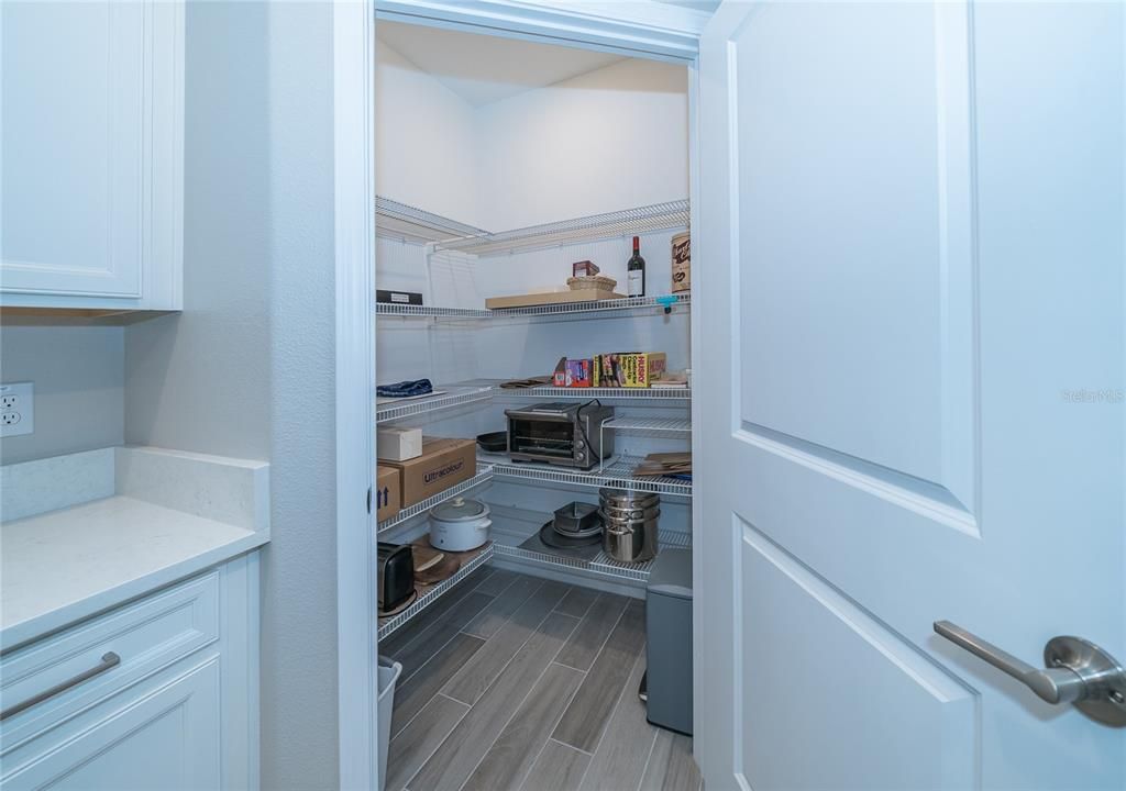 For Sale: $245,000 (2 beds, 2 baths, 1405 Square Feet)