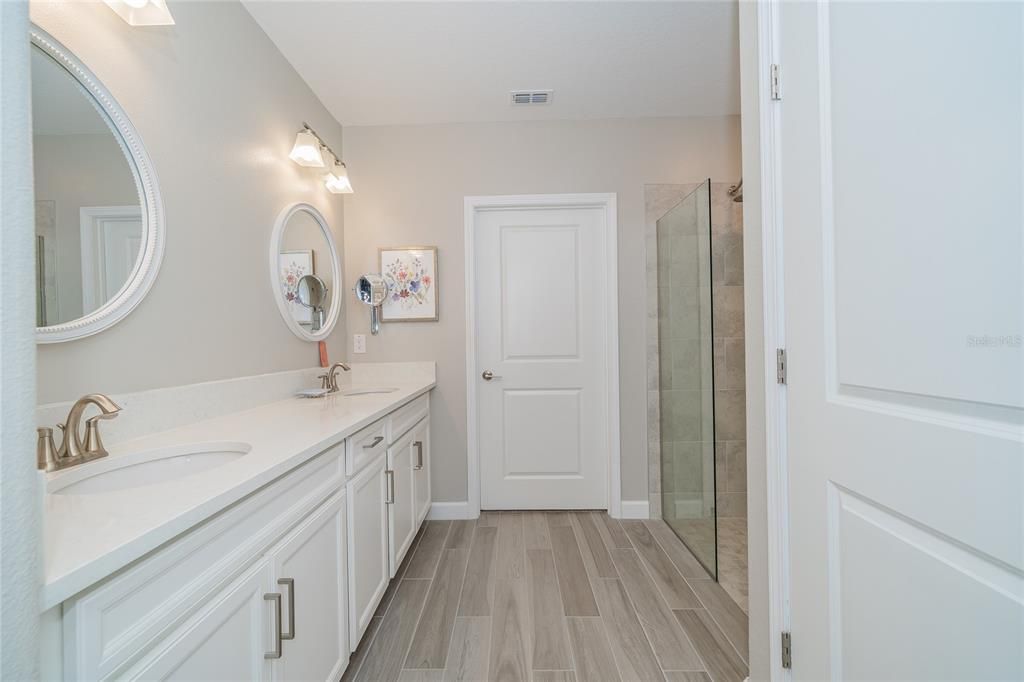 For Sale: $245,000 (2 beds, 2 baths, 1405 Square Feet)