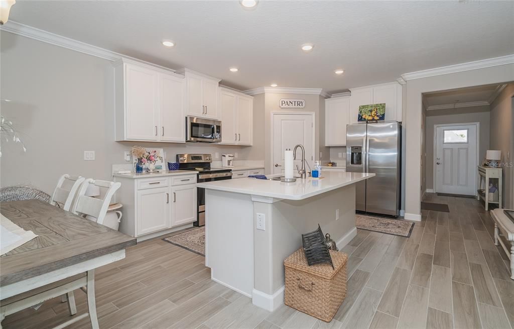 For Sale: $245,000 (2 beds, 2 baths, 1405 Square Feet)