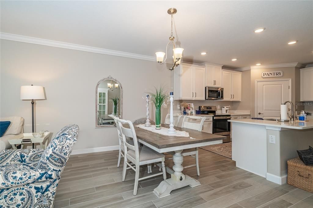 For Sale: $245,000 (2 beds, 2 baths, 1405 Square Feet)