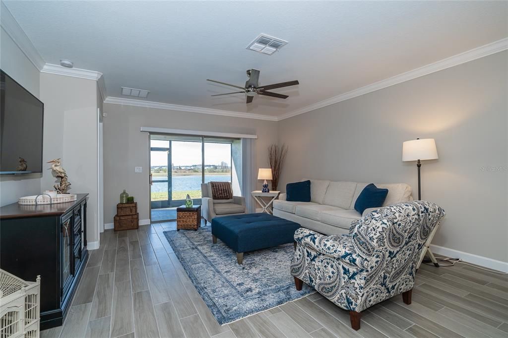 For Sale: $245,000 (2 beds, 2 baths, 1405 Square Feet)