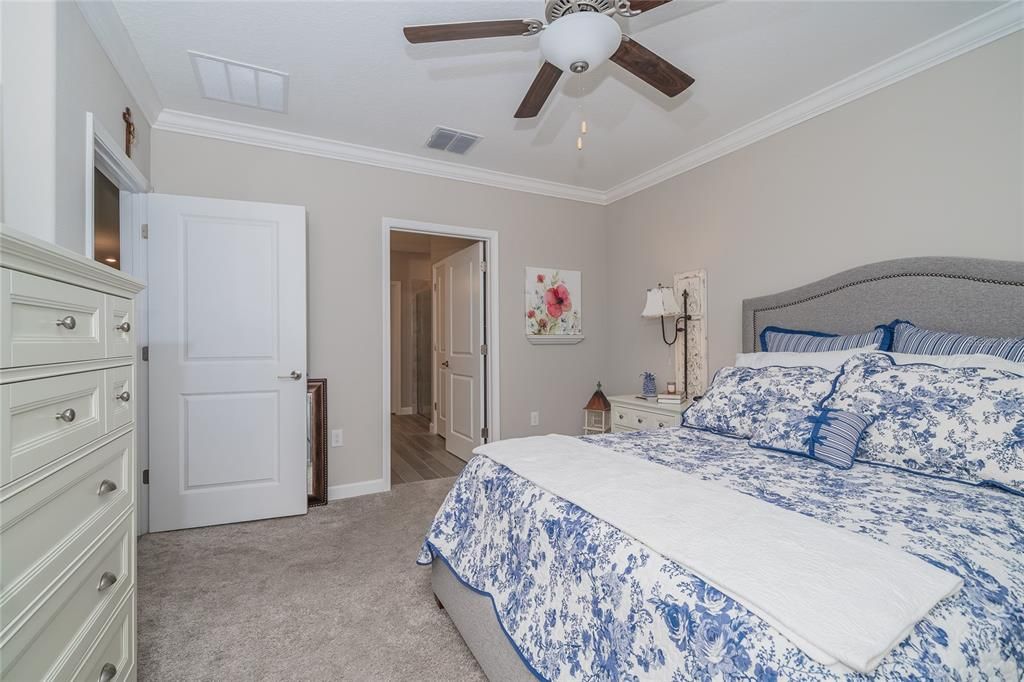 For Sale: $245,000 (2 beds, 2 baths, 1405 Square Feet)