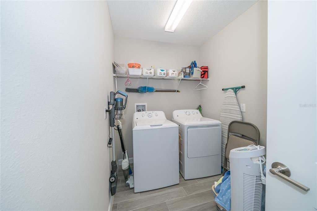 For Sale: $245,000 (2 beds, 2 baths, 1405 Square Feet)